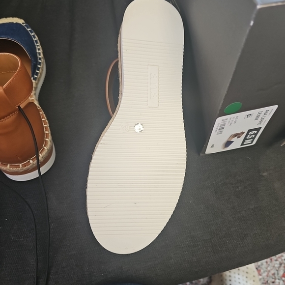 NIB a.n.a Women's Size 6.5 Carrie Denim Dressy Flat Sandals Crochet Accents - Picture 7 of 9